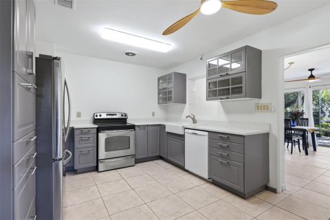 House in Sarasota, Florida 3 bedrooms, 121.33 sq.m. № 2133809 - photo 4