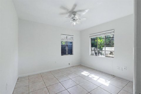 House in Sarasota, Florida 3 bedrooms, 121.33 sq.m. № 2133809 - photo 21