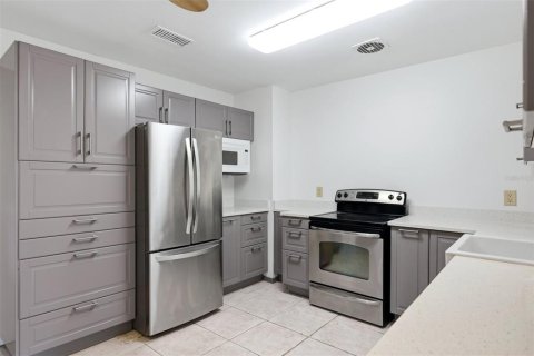 House in Sarasota, Florida 3 bedrooms, 121.33 sq.m. № 2133809 - photo 7
