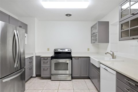 House in Sarasota, Florida 3 bedrooms, 121.33 sq.m. № 2133809 - photo 5