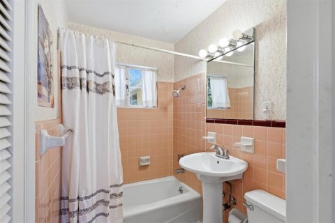 House in Sarasota, Florida 3 bedrooms, 121.33 sq.m. № 2133809 - photo 9