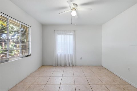 House in Sarasota, Florida 3 bedrooms, 121.33 sq.m. № 2133809 - photo 20