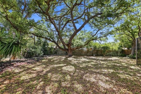 House in Sarasota, Florida 3 bedrooms, 121.33 sq.m. № 2133809 - photo 22