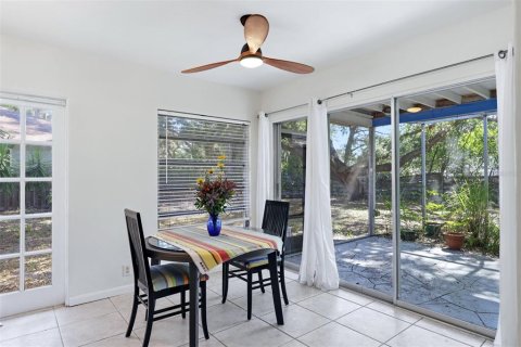 House in Sarasota, Florida 3 bedrooms, 121.33 sq.m. № 2133809 - photo 14
