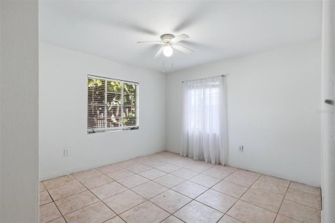 House in Sarasota, Florida 3 bedrooms, 121.33 sq.m. № 2133809 - photo 19