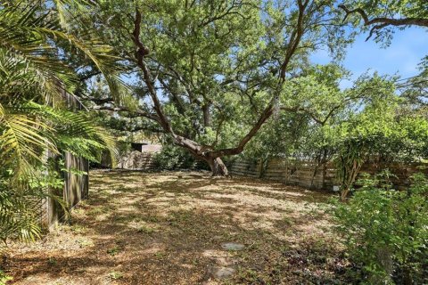 House in Sarasota, Florida 3 bedrooms, 121.33 sq.m. № 2133809 - photo 18