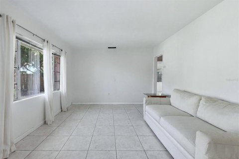 House in Sarasota, Florida 3 bedrooms, 121.33 sq.m. № 2133809 - photo 13