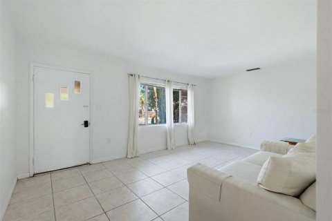 House in Sarasota, Florida 3 bedrooms, 121.33 sq.m. № 2133809 - photo 11