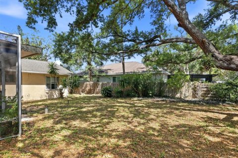 House in Sarasota, Florida 3 bedrooms, 121.33 sq.m. № 2133809 - photo 25