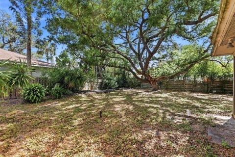 House in Sarasota, Florida 3 bedrooms, 121.33 sq.m. № 2133809 - photo 24