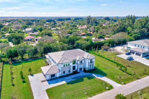 House in Southwest Ranches, Florida 7 bedrooms, 733.46 sq.m. № 1863658 - photo 26
