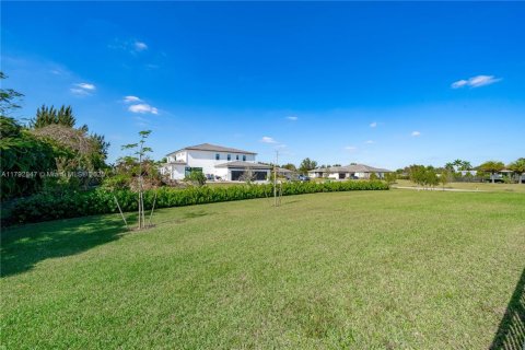 House in Southwest Ranches, Florida 7 bedrooms, 733.46 sq.m. № 1863658 - photo 13