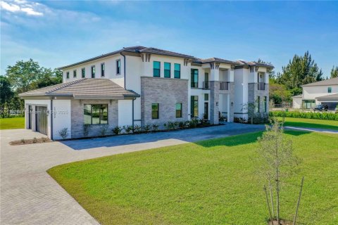 House in Southwest Ranches, Florida 7 bedrooms, 733.46 sq.m. № 1863658 - photo 2
