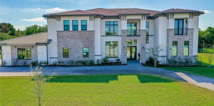 House in Southwest Ranches, Florida 7 bedrooms, 733.46 sq.m. № 1863658