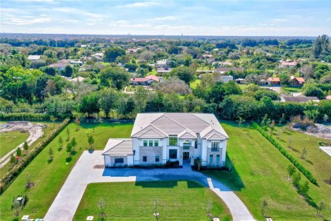House in Southwest Ranches, Florida 7 bedrooms, 733.46 sq.m. № 1863658 - photo 25