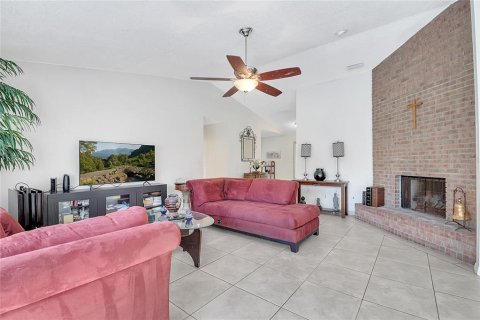 House in Longwood, Florida 5 bedrooms, 247.21 sq.m. № 1911593 - photo 11