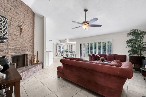 House in Longwood, Florida 5 bedrooms, 247.21 sq.m. № 1911593 - photo 8
