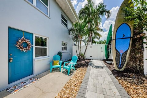 Condominio en venta en Dunedin, Florida, 2 dormitorios, 83.61 m2 № 1673243 - foto 1