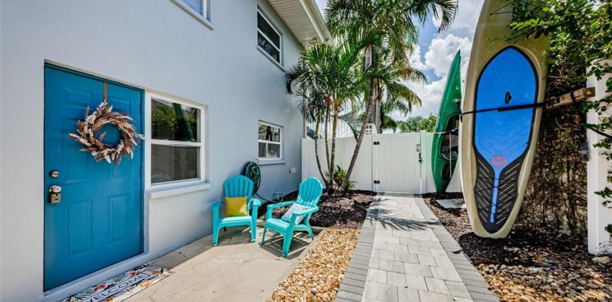 Condominio en Dunedin, Florida, 2 dormitorios № 1673243