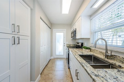 Condominio en venta en Dunedin, Florida, 2 dormitorios, 83.61 m2 № 1673243 - foto 4