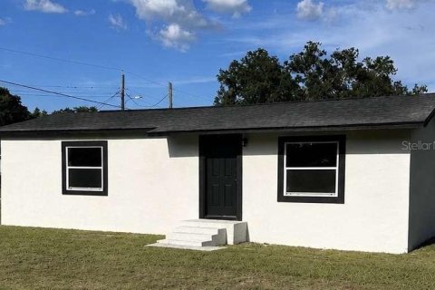 House in Lakeland, Florida 3 bedrooms, 104.98 sq.m. № 2273248