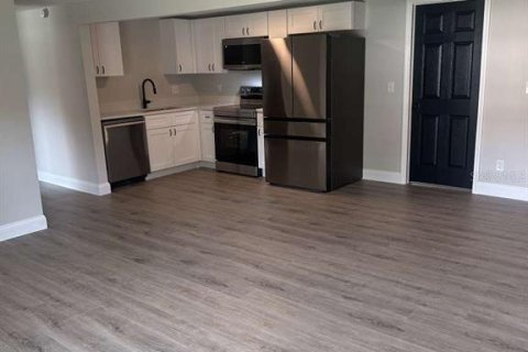 House in Lakeland, Florida 3 bedrooms, 104.98 sq.m. № 2273248 - photo 3