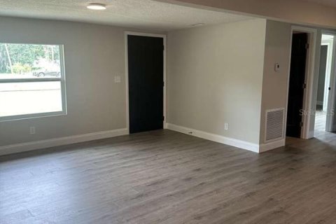 House in Lakeland, Florida 3 bedrooms, 104.98 sq.m. № 2273248 - photo 5
