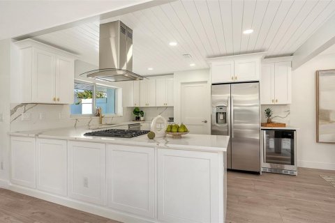 House in Sarasota, Florida 4 bedrooms, 249.81 sq.m. № 2156153 - photo 29