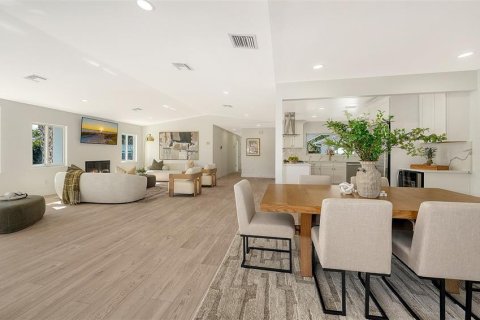 House in Sarasota, Florida 4 bedrooms, 249.81 sq.m. № 2156153 - photo 27
