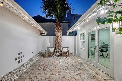 House in Sarasota, Florida 4 bedrooms, 249.81 sq.m. № 2156153 - photo 16