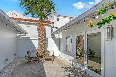 House in Sarasota, Florida 4 bedrooms, 249.81 sq.m. № 2156153 - photo 17