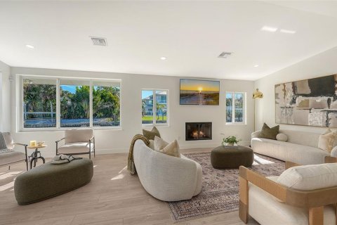 House in Sarasota, Florida 4 bedrooms, 249.81 sq.m. № 2156153 - photo 19