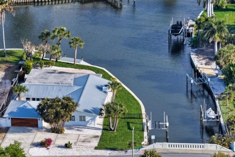 House in Sarasota, Florida 4 bedrooms, 249.81 sq.m. № 2156153 - photo 6