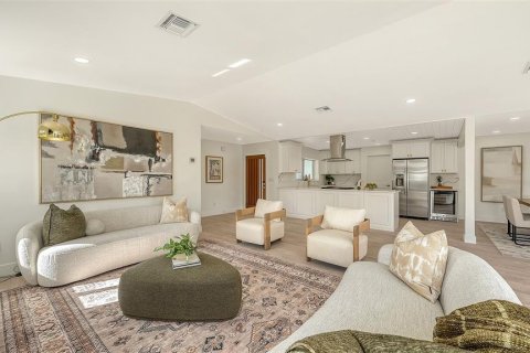 House in Sarasota, Florida 4 bedrooms, 249.81 sq.m. № 2156153 - photo 22