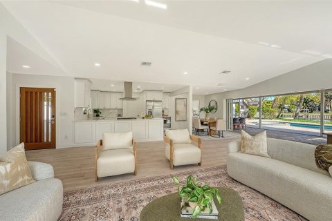 House in Sarasota, Florida 4 bedrooms, 249.81 sq.m. № 2156153 - photo 23