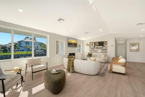 House in Sarasota, Florida 4 bedrooms, 249.81 sq.m. № 2156153 - photo 20