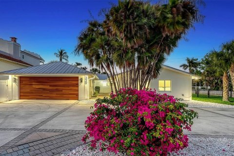 House in Sarasota, Florida 4 bedrooms, 249.81 sq.m. № 2156153 - photo 14