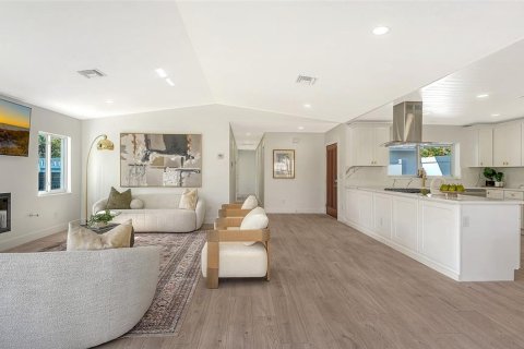 House in Sarasota, Florida 4 bedrooms, 249.81 sq.m. № 2156153 - photo 28