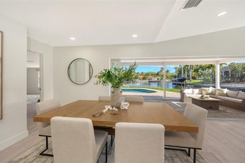 House in Sarasota, Florida 4 bedrooms, 249.81 sq.m. № 2156153 - photo 25