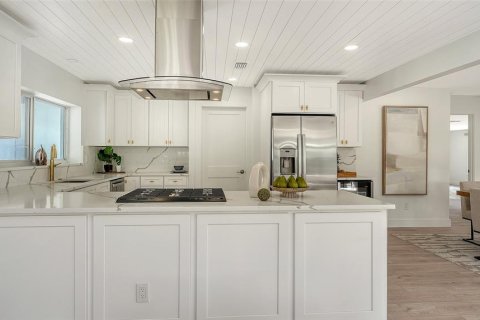 House in Sarasota, Florida 4 bedrooms, 249.81 sq.m. № 2156153 - photo 30