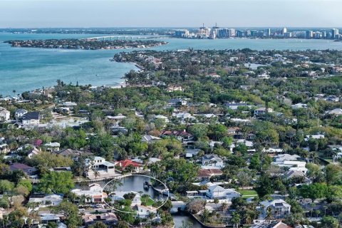 House in Sarasota, Florida 4 bedrooms, 249.81 sq.m. № 2156153 - photo 10