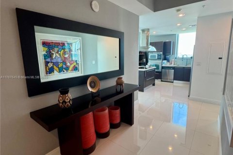 Condo in North Bay Village, Florida, 3 bedrooms  № 1862841 - photo 9