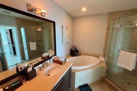 Condo in North Bay Village, Florida, 3 bedrooms  № 1862841 - photo 18