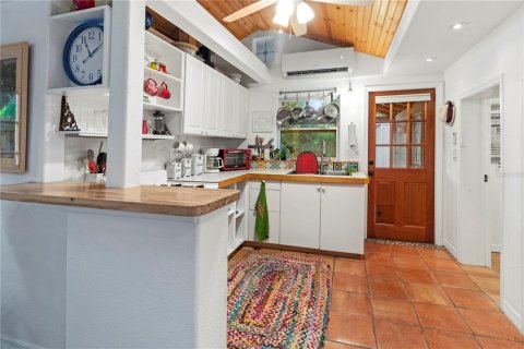 Commercial property in Sarasota, Florida 4 bedrooms, 69.86 sq.m. № 1877229 - photo 14