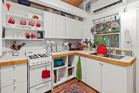 Commercial property in Sarasota, Florida 4 bedrooms, 69.86 sq.m. № 1877229 - photo 12