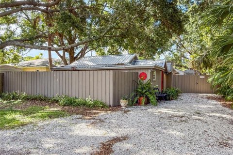 Commercial property in Sarasota, Florida 4 bedrooms, 69.86 sq.m. № 1877229 - photo 1