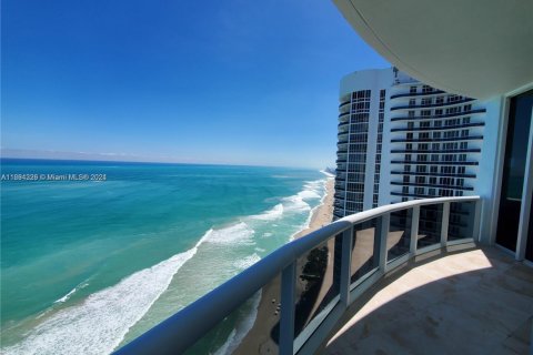 Condominio en venta en Sunny Isles Beach, Florida, 3 dormitorios, 257.15 m2 № 2012263 - foto 11