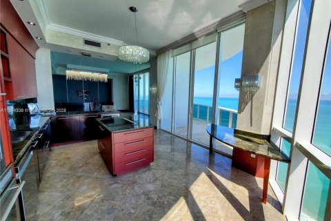 Condominio en venta en Sunny Isles Beach, Florida, 3 dormitorios, 257.15 m2 № 2012263 - foto 17