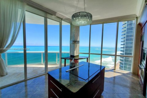 Condominio en venta en Sunny Isles Beach, Florida, 3 dormitorios, 257.15 m2 № 2012263 - foto 16