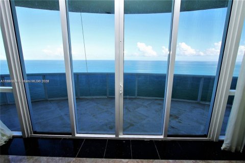 Condominio en venta en Sunny Isles Beach, Florida, 3 dormitorios, 257.15 m2 № 2012263 - foto 5